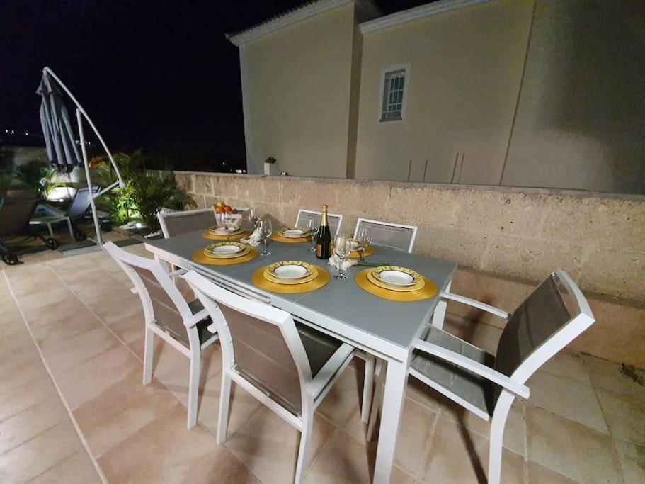 Villa Vanesa Luxury Private Villa With A Heated Pool, 4 Bedrooms And 4 Bathrooms Costa Adeje Dış mekan fotoğraf