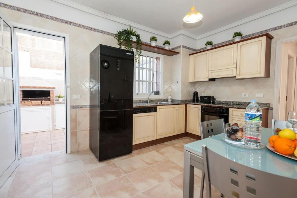 Villa Vanesa Luxury Private Villa With A Heated Pool, 4 Bedrooms And 4 Bathrooms Costa Adeje Dış mekan fotoğraf