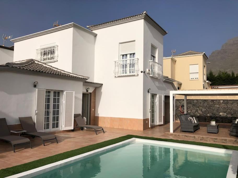 Villa Vanesa Luxury Private Villa With A Heated Pool, 4 Bedrooms And 4 Bathrooms Costa Adeje Dış mekan fotoğraf